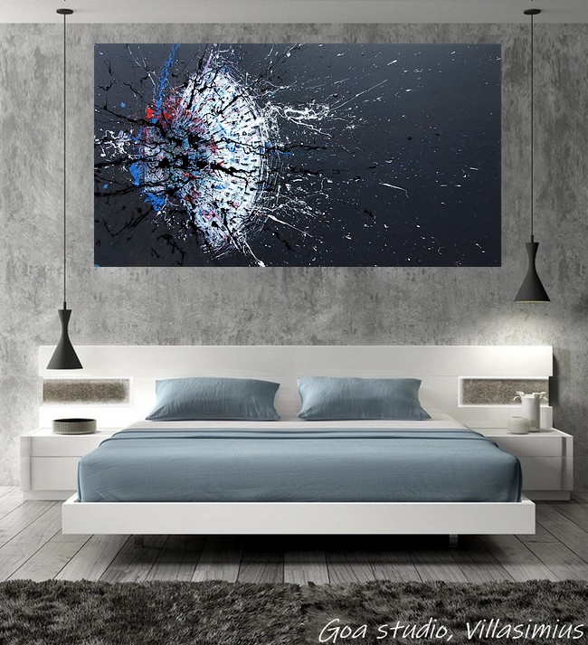 Nuova collezione quadri moderni firmati pittore Goa anno 2021. Nella foto di copertina, il quadro Hal 9020 installato in una camera da letto moderna con pareti grigie e sfumature fumo di Londra