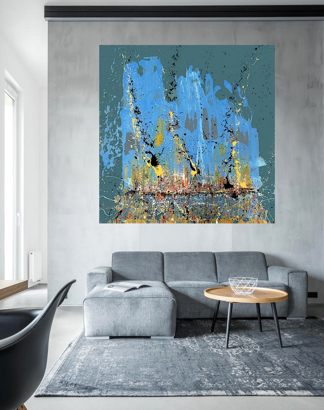 Il quadro realizzato su commissione, ambientato in una sala moderna con un bel divano grigio con sofà, pareti tortora. un tavolino art decò ed un tappeto grigio