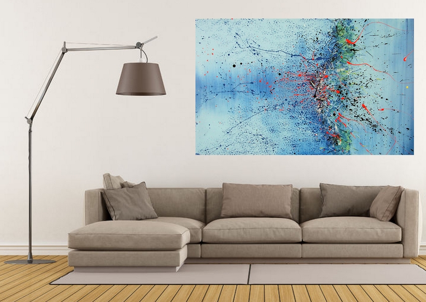 i quadri astratti del pittore Goa si ambientano benissimo negli arredamenti moderni con parquet