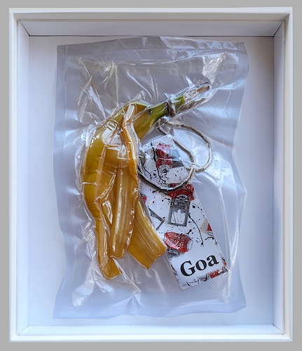 quadro_accumulazione_dal_titolo_banana_split_Cattelan_VS_Justin_Sun